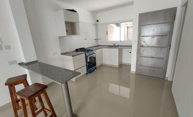 Venta Tríplex 4 Ambientes en Olivos  Jardín y Terraza Privada