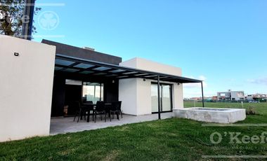 Casa de 4 ambientes en venta/alquiler en Sebastian Gaboto Pueblos del Plata, Hudson. Berazategui