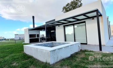 Casa de 4 ambientes en venta/alquiler en Sebastian Gaboto Pueblos del Plata, Hudson. Berazategui