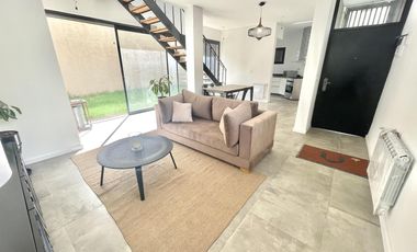 A estrenar - Casa 4 ambientes con jardín - Banfield Residencial