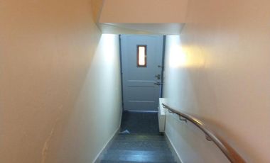 Excelente PH 2 ambientes con entrada independiente reciclado a nuevo, patio. Exc ubicación.