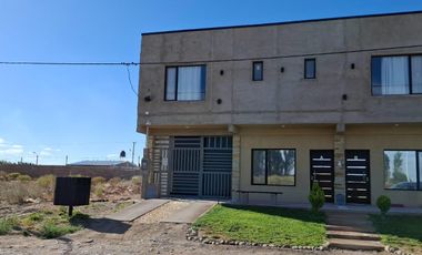 Se alquila, departamento equipado, B° Altos de Senillosa.