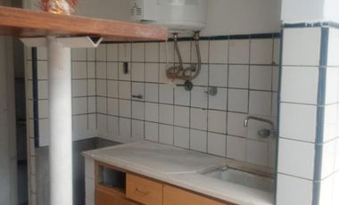 Departamento 2 y 1/2 amb tipo casa al medio