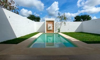 CASA EN VENTA MERIDA PRADERAS DEL MAYAB CON ALBERCA Y AMENIDADES