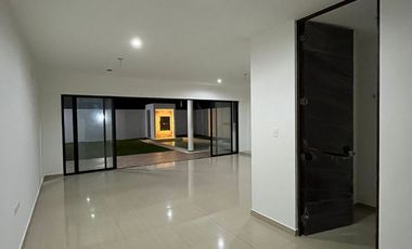 CASA EN VENTA MERIDA PRADERAS DEL MAYAB CON ALBERCA Y AMENIDADES