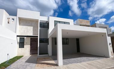 CASA EN VENTA MERIDA PRADERAS DEL MAYAB CON ALBERCA Y AMENIDADES
