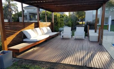 Casa AMOBLADA fondo Golf, 4 dorm. pileta y gran patio Lomas de La Carolina