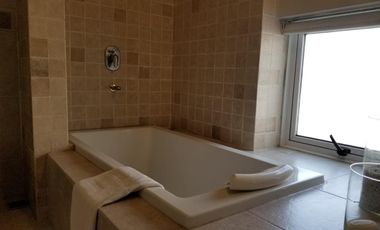 Casa AMOBLADA fondo Golf, 4 dorm. pileta y gran patio Lomas de La Carolina