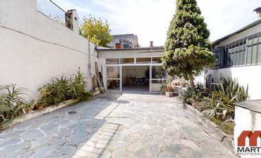 Casa en alquiler en Martínez 4 ambientes baño y toilette patio quincho cerrado y cochera x 2