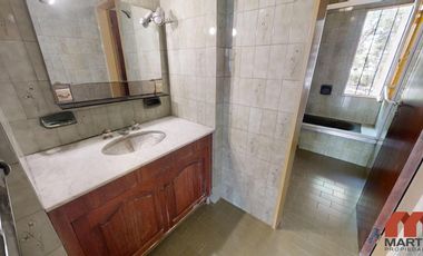 Casa en alquiler en Martínez 4 ambientes baño y toilette patio quincho cerrado y cochera x 2