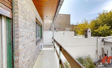 Casa en alquiler en Martínez 4 ambientes baño y toilette patio quincho cerrado y cochera x 2