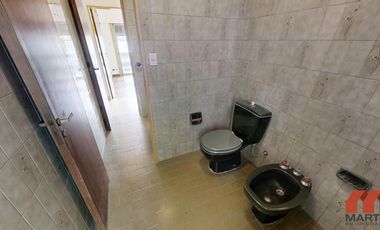 Casa en alquiler en Martínez 4 ambientes baño y toilette patio quincho cerrado y cochera x 2