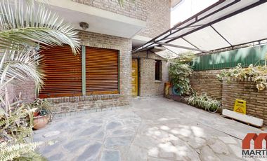 Casa en alquiler en Martínez 4 ambientes baño y toilette patio quincho cerrado y cochera x 2