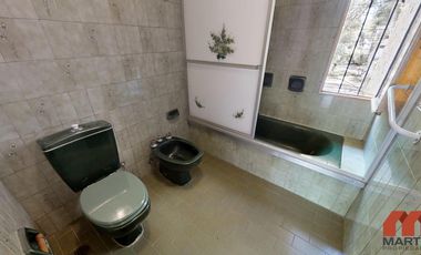 Casa en alquiler en Martínez 4 ambientes baño y toilette patio quincho cerrado y cochera x 2
