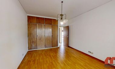 Casa en alquiler en Martínez 4 ambientes baño y toilette patio quincho cerrado y cochera x 2