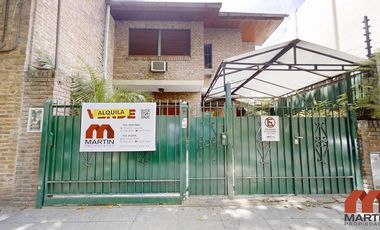 Casa en alquiler en Martínez 4 ambientes baño y toilette patio quincho cerrado y cochera x 2