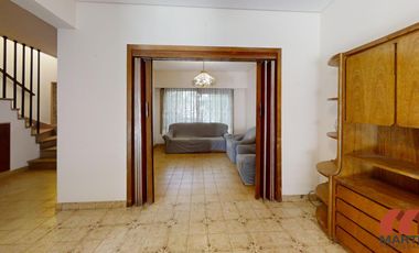 Casa en alquiler en Martínez 4 ambientes baño y toilette patio quincho cerrado y cochera x 2