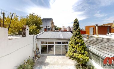 Casa en alquiler en Martínez 4 ambientes baño y toilette patio quincho cerrado y cochera x 2