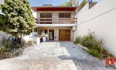 Casa en alquiler en Martínez 4 ambientes baño y toilette patio quincho cerrado y cochera x 2