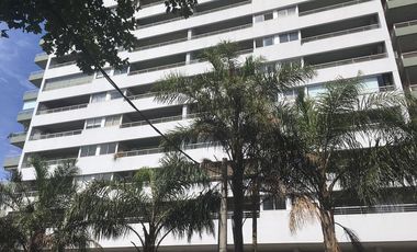 Alquiler de departamento de 3 ambientes con cochera- Olivos-Vias/Rio