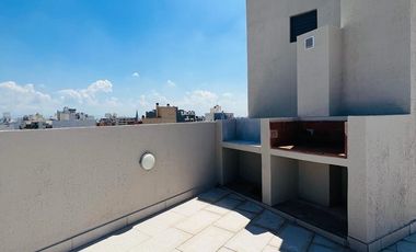 Departamento en Alquiler de 2 Dormitorios, Balcon con Asador, Pileta en Terraza