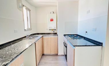 Departamento en Alquiler de 2 Dormitorios, Balcon con Asador, Pileta en Terraza