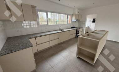 Venta casa 3 dormitorios - Barrio Los Sauces– Fernández Oro