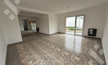 Venta casa 3 dormitorios - Barrio Los Sauces– Fernández Oro