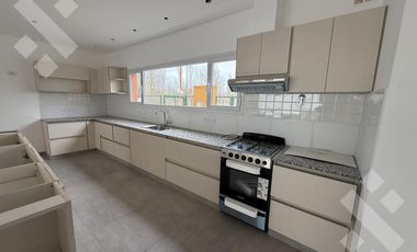 Venta casa 3 dormitorios - Barrio Los Sauces– Fernández Oro