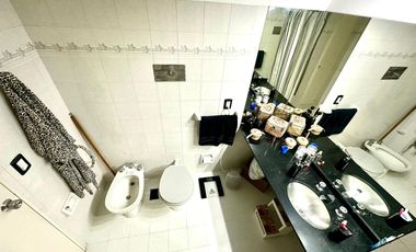 CASA / DUPLEX 4 AMBIENTES CON DEPENDENCIA, COCHERA, PISCINA Y JARDIN EN BARRACAS VENTA