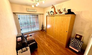 CASA / DUPLEX 4 AMBIENTES CON DEPENDENCIA, COCHERA, PISCINA Y JARDIN EN BARRACAS VENTA