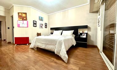 CASA / DUPLEX 4 AMBIENTES CON DEPENDENCIA, COCHERA, PISCINA Y JARDIN EN BARRACAS VENTA