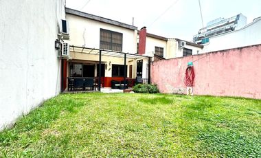 CASA / DUPLEX 4 AMBIENTES CON DEPENDENCIA, COCHERA, PISCINA Y JARDIN EN BARRACAS VENTA