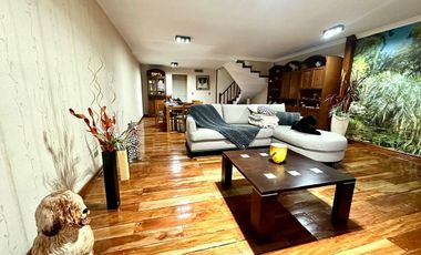 CASA / DUPLEX 4 AMBIENTES CON DEPENDENCIA, COCHERA, PISCINA Y JARDIN EN BARRACAS VENTA