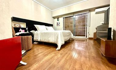 CASA / DUPLEX 4 AMBIENTES CON DEPENDENCIA, COCHERA, PISCINA Y JARDIN EN BARRACAS VENTA