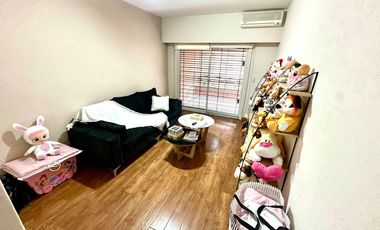 CASA / DUPLEX 4 AMBIENTES CON DEPENDENCIA, COCHERA, PISCINA Y JARDIN EN BARRACAS VENTA