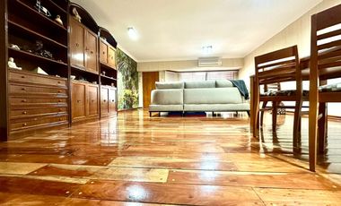 CASA / DUPLEX 4 AMBIENTES CON DEPENDENCIA, COCHERA, PISCINA Y JARDIN EN BARRACAS VENTA