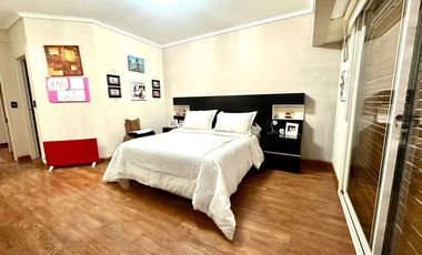 CASA / DUPLEX 4 AMBIENTES CON DEPENDENCIA, COCHERA, PISCINA Y JARDIN EN BARRACAS VENTA