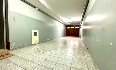 CASA / DUPLEX 4 AMBIENTES CON DEPENDENCIA, COCHERA, PISCINA Y JARDIN EN BARRACAS VENTA