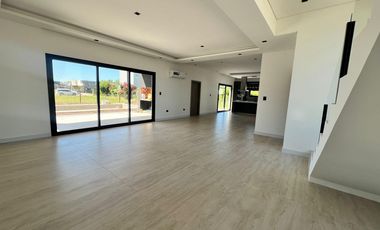 Casa en venta 4 amb. 2 plantas a estrenar en Los Talas Canning