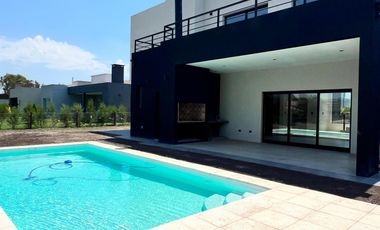 Casa en venta 4 amb. 2 plantas a estrenar en Los Talas Canning
