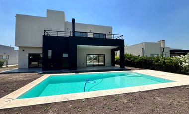 Casa en venta 4 amb. 2 plantas a estrenar en Los Talas Canning
