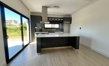 Casa en venta 4 amb. 2 plantas a estrenar en Los Talas Canning