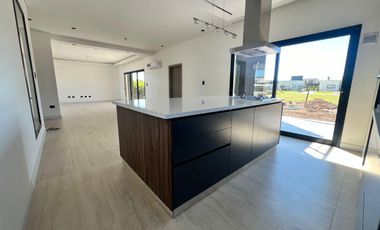 Casa en venta 4 amb. 2 plantas a estrenar en Los Talas Canning