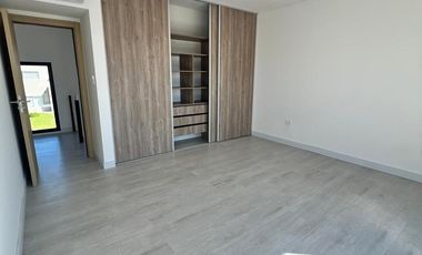 Casa en venta 4 amb. 2 plantas a estrenar en Los Talas Canning