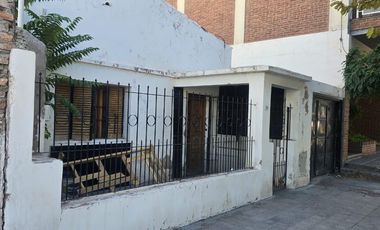 Venta Casa a refaccionar   Dpto 2 dormi - Calle Jujuy al 300 - Neuquén Capital