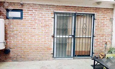 Venta Casa a refaccionar   Dpto 2 dormi - Calle Jujuy al 300 - Neuquén Capital