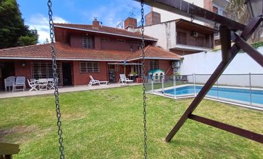 Casacasa 6 ambientes con pileta Brown 627 Quilmes Espectacular casa !!