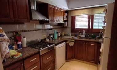 Casacasa 6 ambientes con pileta Brown 627 Quilmes Espectacular casa !!