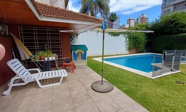 Casacasa 6 ambientes con pileta Brown 627 Quilmes Espectacular casa !!